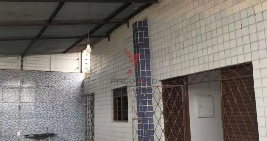 Casa solta com 3 Quartos, terraço , garagem para 3 Carros , no Bairro do Cristo Redentor