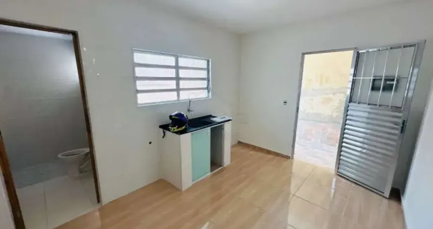 Edícula com 1 dormitório para alugar SEM GARAGEM E SEM SALA, 33 m² por R$ 1.250/mês - Jardim São Judas Tadeu - São José dos Campos/SP