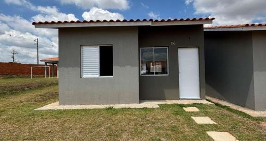Casa com 2 dormitórios à venda, 49m² por R$275.000,00 - Condomínio Residencial F