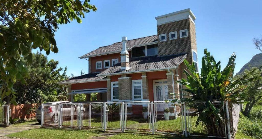 Casa com 3 dormitórios à venda, 220 m² por R$ 2.650.000,00 - Pântano do Sul - Florianópolis/SC