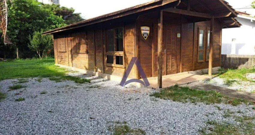 Casa com 3 dormitórios na quadra da praia para alugar, 68 m² por r$ 4.890/mês - campeche - florianópolis/sc