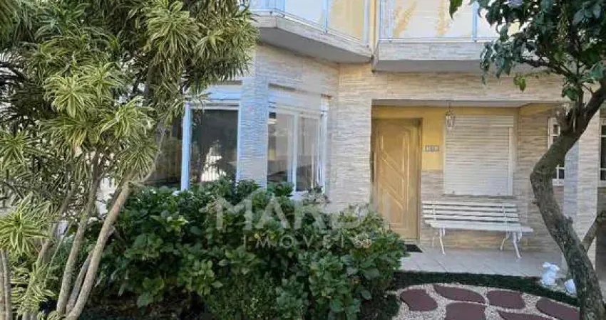 Casa com 4 quartos à venda na Rua Ancara, 381, Guarujá, Porto Alegre