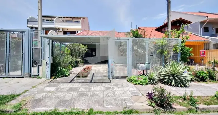 Casa com 3 quartos à venda na Rua Heitor Kramer, 321, Guarujá, Porto Alegre
