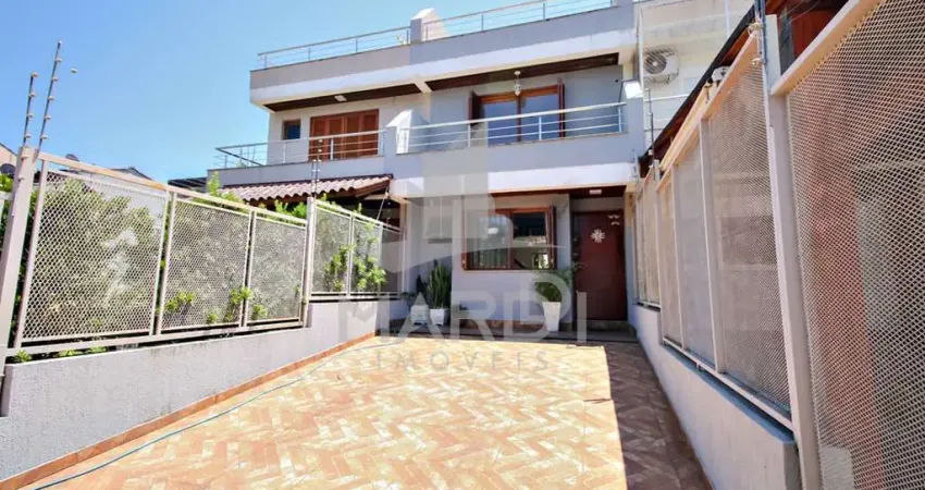 Casa com 3 quartos à venda na Rua Heitor Kramer, 294, Guarujá, Porto Alegre