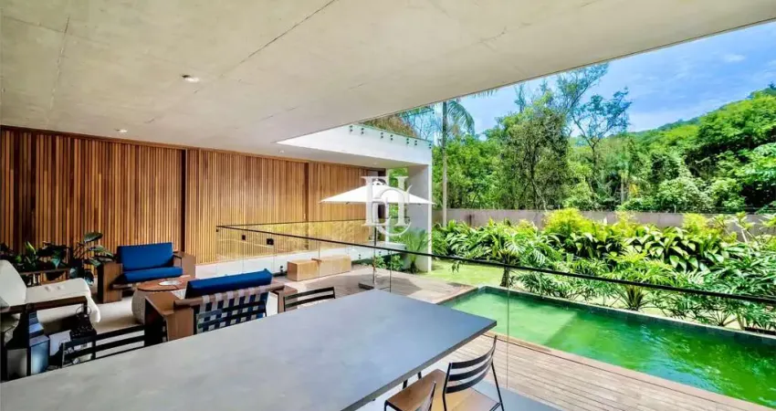 Casa Luxuosa em Condomínio Fechado – Cachoeira do Bom Jesus, Florianópolis/SC