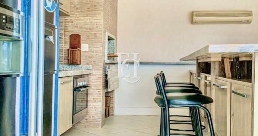 Cobertura Duplex com Piscina Privativa – Trindade, Florianópolis/SC