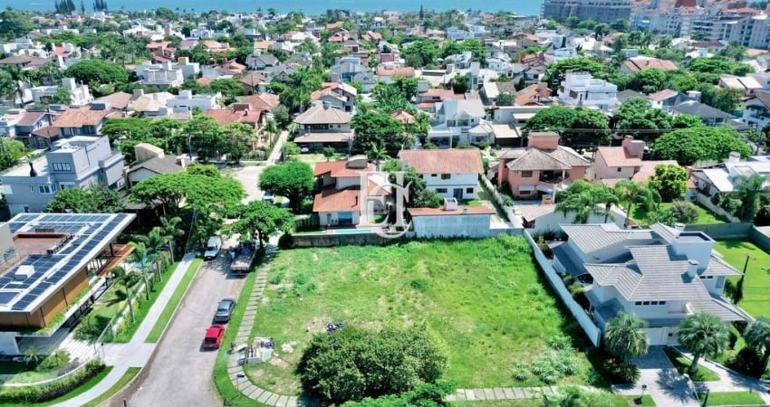 Terreno de Esquina à Venda a Poucos Metros da Praia de Jurerê Internacional