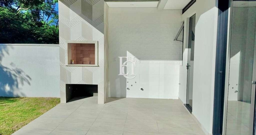 Casa com acabamentos alto padrão a 700 metros da Praia de Canasvieiras – Florianópolis/SC