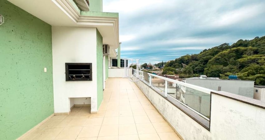 Cobertura Linear à Venda com Vista Deslumbrante em Jurerê – Paz, Conforto e Natureza a Poucos Metros da Praia