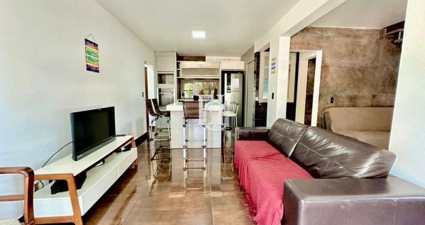 Apartamento duplex mobiliado à venda na Lagoa da Conceição – Condomínio fechado com acesso à lagoa e estrutura de resort
