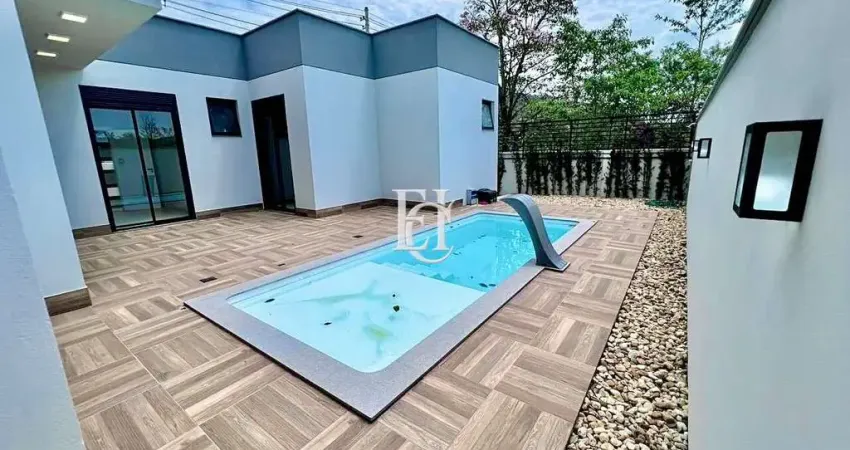 Casa Térrea e Nova à Venda em Condomínio Fechado na Pedra Branca