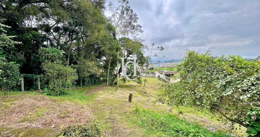 Terreno à venda no bairro Ponta de Baixo em São José/SC