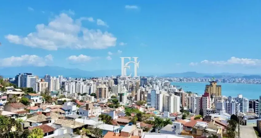 Localização privilegiada e vista deslumbrante – Casa à venda com vista para o mar no Centro de Florianópolis