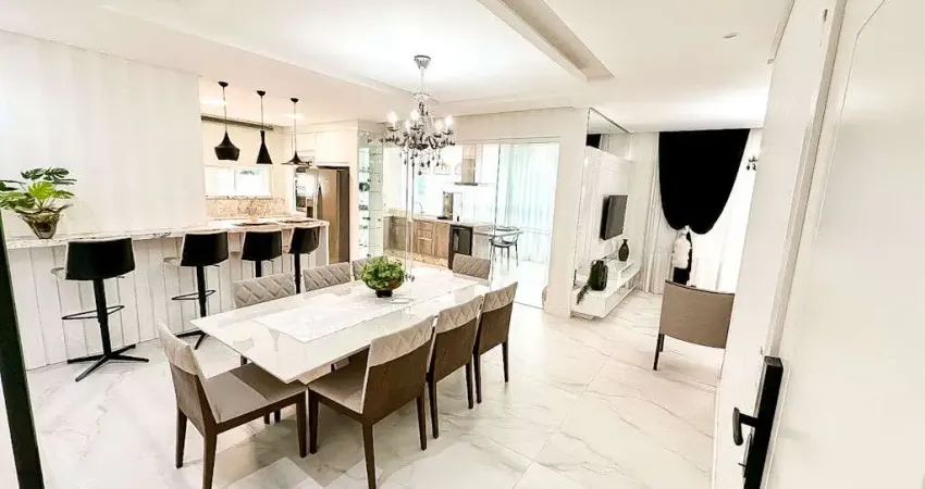 Apartamento decorado em meia praia | 4 suítes, 162m² privativos e lazer a 300m do mar