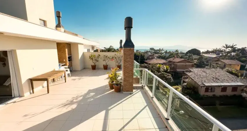 Cobertura com uma vista que encanta e um estilo de vida que inspira a poucos passos do mar