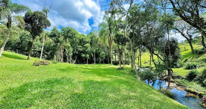 Refúgio de charme e tranquilidade com riacho privativo em rancho queimado