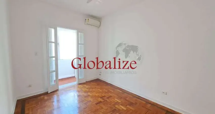 Apartamento à venda com 65m², 2 quartos, elevador, quadra da praia por R$429.000,00 no Gonzaga em Santos