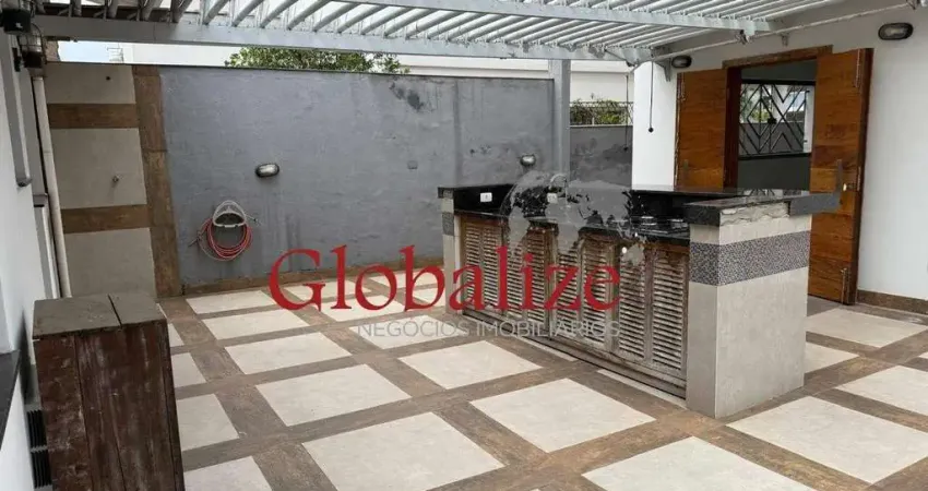 Casa com 4 dormitórios, edícula, vaga para 3 carros e quintal amplo na Ponta da Praia em santos por R$ 2.600.000,00