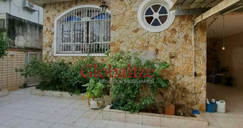 Casa á venda com edícula em ótima localização no bairro Embaré em Santos SP por R$ 1.330.000,00 !