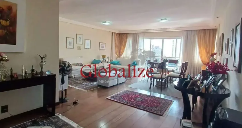 Apartamento à venda com 278m², 4 quartos, 2 suítes, vaga demarcada, perto da praia por R$ 1.450.000,00 no Embaré em Santos