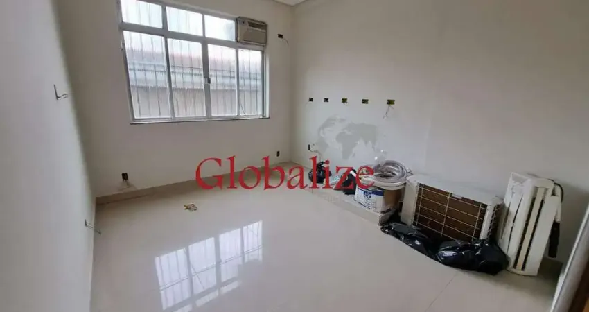 Sala à venda com 49m², 2 salas, banheiro e portaria por R$205.000,00 no centro, Santos