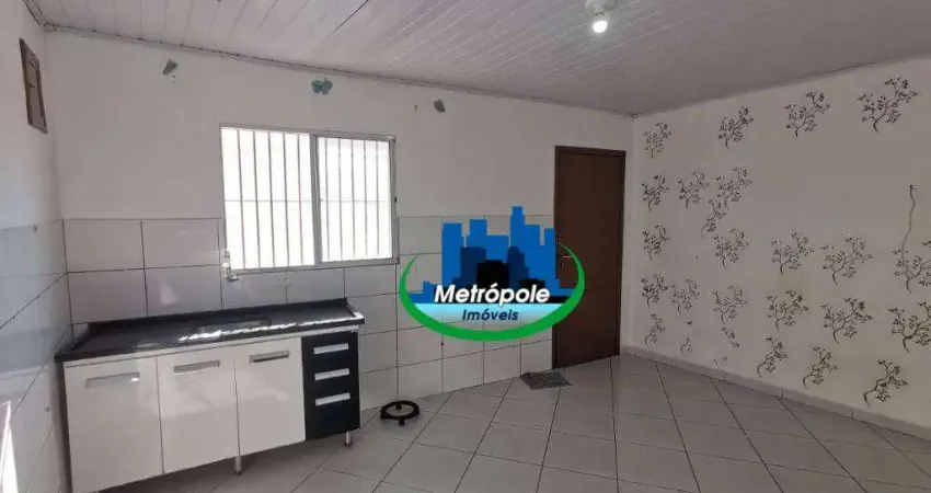 Casa com 1 dormitório para alugar, 55 m² por R$ 800/mês - Jardim Scyntila - Guarulhos/SP