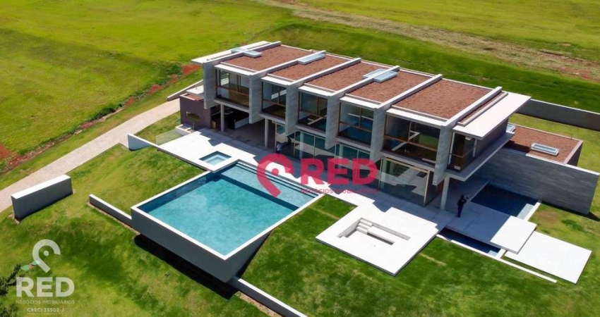 Casa projetada pelo escritório FGMF no Condomínio Quinta da Baroneza
