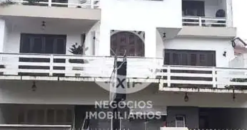 Belo apartamento semimobiliado - 04 dormitórios, 01 sendo suíte - localizado no bairro rio branco.