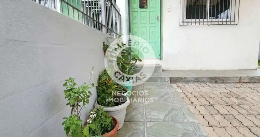 Sobrado com entrada individual amplo terreno - 3 dormitórios, 2 vagas - Desvio Rizzo - Caxias do Sul - RS