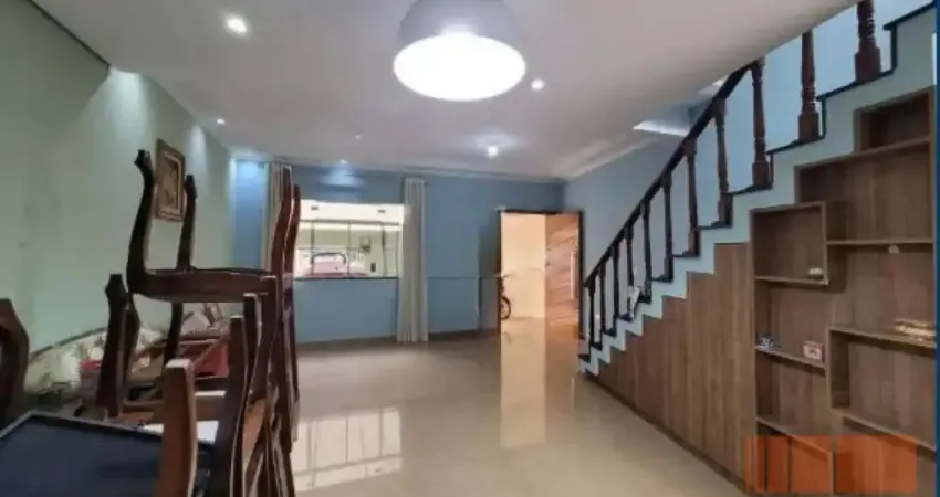 Casa com 4 Quartos e 3 banheiros à Venda, 200m² - Mooca, perto da Igreja São Rafael