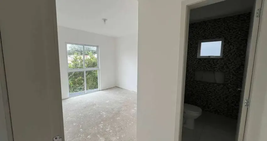 Sobrado de 138m² com Suíte em Condomínio Fechado no Xaxim