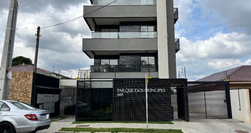 Amplo Apartamento! 3 Quartos, Suíte, Sacada Gourmet e 2 Vagas no Centro.