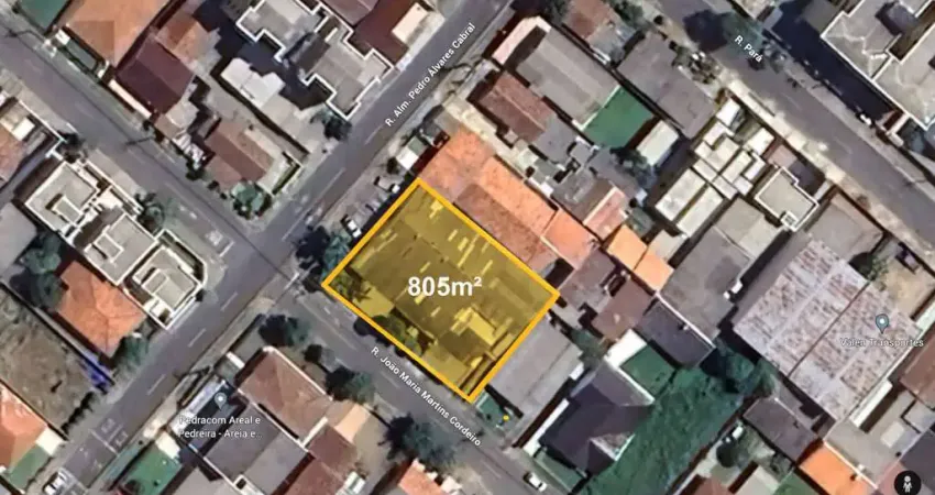 Espaço e Oportunidade: Terreno de 805m² com Barracão à Venda