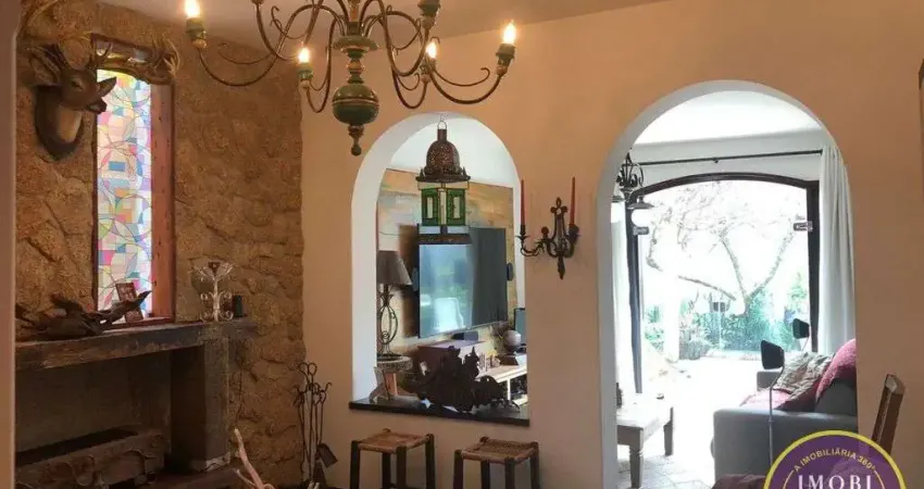 Sobrado à Venda em Vila Carrão, São Paulo - SP