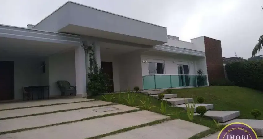 Linda casa de alto padrão em condomínio de chácara