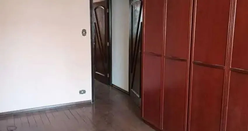 Sobrado com 03 dormitórios com vaga de garagem no Tatuapé.