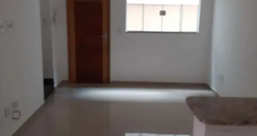 Casa em Condomínio Fechado com 02 Suítes com 02 vagas de garagem na Vila RéRé