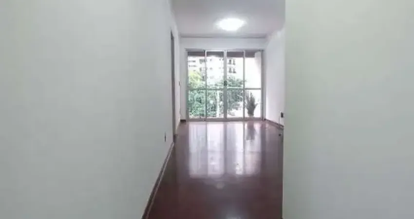 Apartamento 70m², 02 dormitórios (sendo 1 suíte), 02 banheiros e 01 vaga.