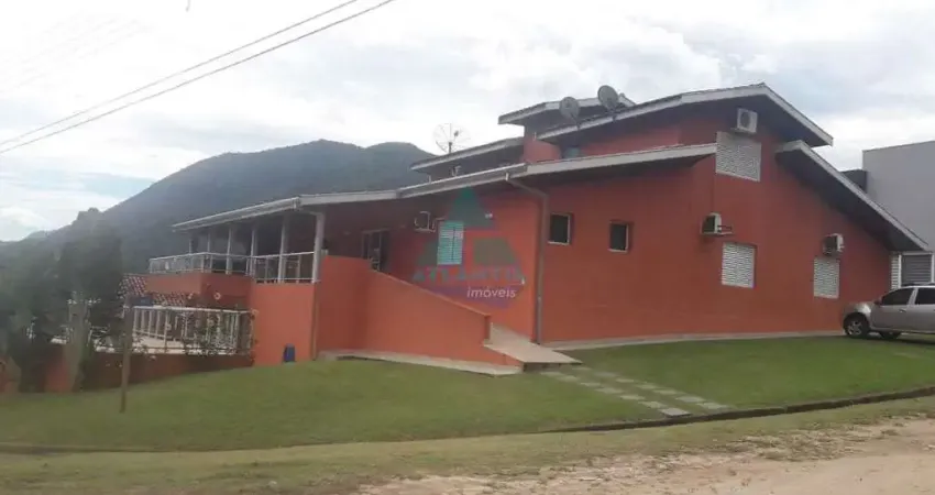 Casa com 8 dorms, Recanto da Lagoinha, Ubatuba - R$ 3 mi, Cod: 2457