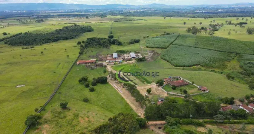 Fazenda  40 alqueres sendo  7 dormitórios à venda, 968000 m² por R$ 12.000.000 - Triângulo - Pindamonhangaba/SP