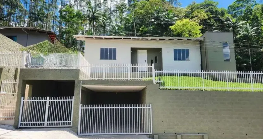 Casa em alvenaria com 03 Dormitórios(01 suíte) no Bairro Fortaleza em Blumenau(SC) - AVERBADA
