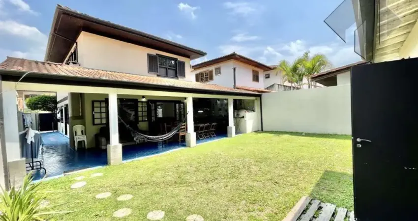 Casa em condomínio fechado com 4 quartos à venda no São Paulo II, Cotia 