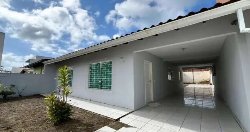 CASA COM AMPLO TERRENO NO BALNEÁRIO NEREIDAS, GUARATUBA, PR