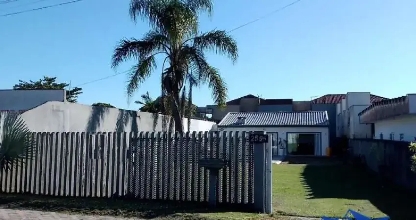CASA COM PISCINA  BALNEÁRIO NEREIDAS , 50 METROS DA PRAIA