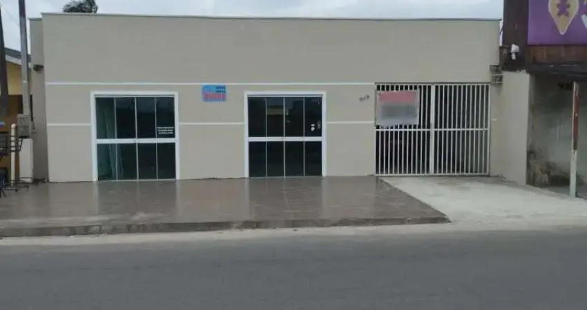 Casa ampla com 3 dormitórios e sala comercial , excelente oportunidade!