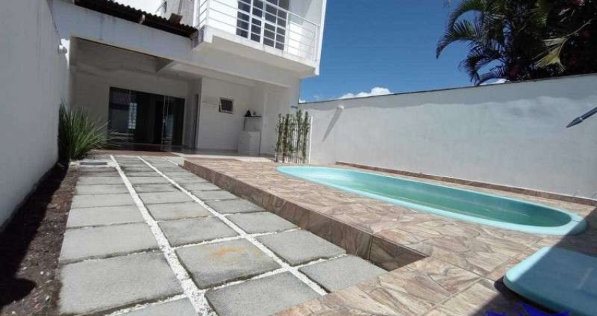 SOBRADO NO BAIRRO NEREIDAS: A 1 QUADRA DO MAR COM PISCINA E CHURRASQUEIRA!