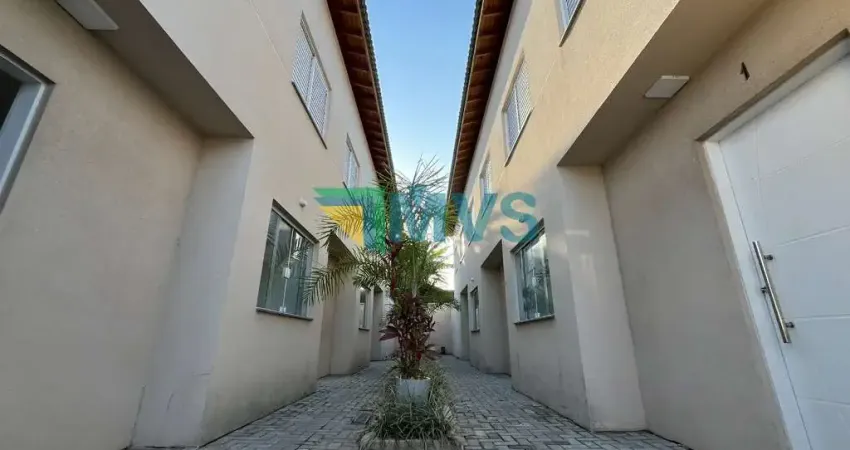 Residência de alto padrão em condomínio à venda em Itanhaém-SP, Gaivotas: 2 quartos, 2 suítes, 2 salas, 2 banheiros, 1 vaga, 72m²!