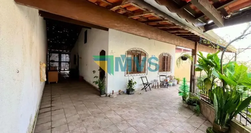 Casa à venda em Itanhaém-SP, Bairro Gaivota: 3 quartos, 1 suíte, 2 salas, 2 banheiros, 4 vagas, 145m². Confira!