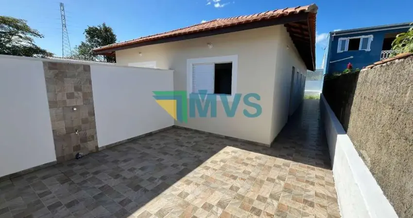Casa residencial a venda em Itanhaém-SP, Bopiranga. 2 quartos, 1 sala, 1 banheiro, 1 vaga. 52,00 m². Preço excelente.