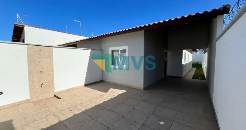 Casa à venda em Itanhaém-SP, bairro São Fernando: 2 quartos, 1 suíte, 2 salas, 2 banheiros, 3 vagas de garagem e 78m².